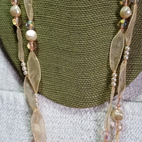 Peach 🍑 ribbon 🎗 faux pearl aurora borealis beads necklace - Picture 2 of 6